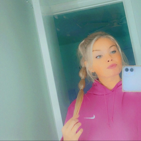 Meet your Posher, Addison - Picture 1 of 1